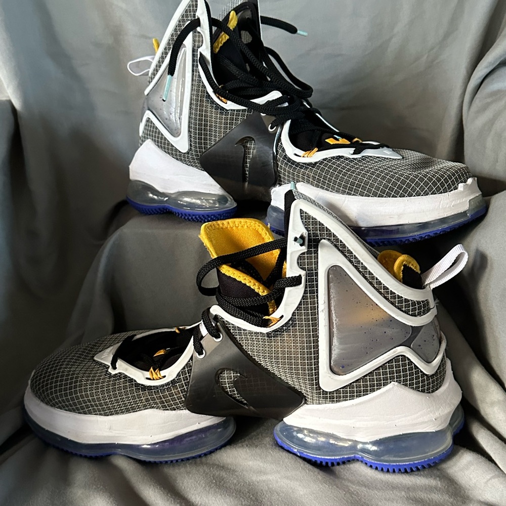 Men’s LeBron 19 taxi high tops size 13